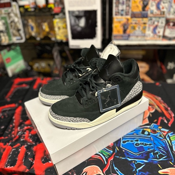 Air Jordan Retro 3 | WMNS 12 (men 10.5) | Off Nior/Black Sail/Voile/Noir - Picture 1 of 8